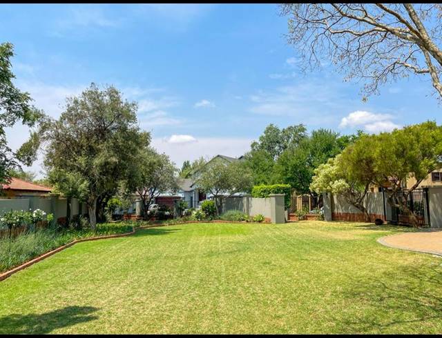 4 BEDROOM HOUSE FOR SALE IN MIDSTREAM ESTATE